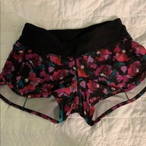 size 2 lululemon speed up shorts *2.5 length